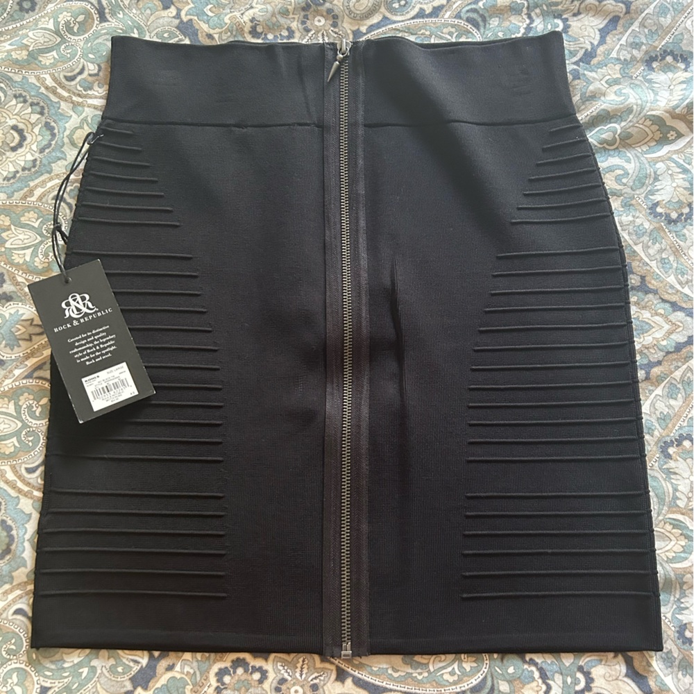 NWT Black mini skirt with back zipper detail size large
